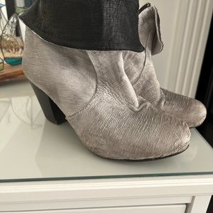 Chanii B ankle leather boot